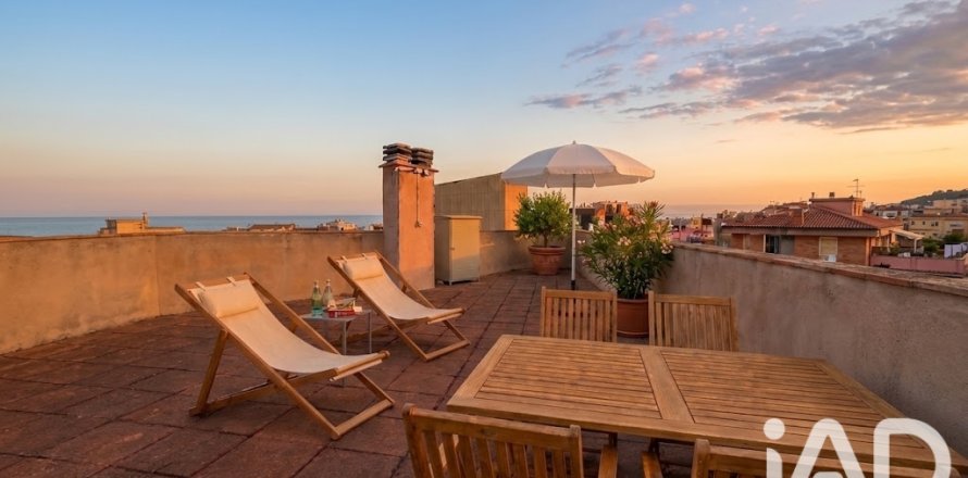 Пентхаус в Сан-Карлос-де-ла-Рапита, Таррагона, Испания 2 спальни, 75м2 №195090