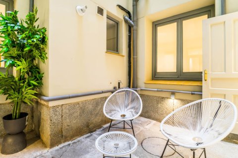 Apartment for rent in Madrid, Spain 2 bedrooms, 130 sq.m. No. 196682 - photo 9