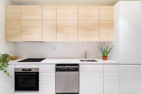 Apartment for rent in Madrid, Spain 2 bedrooms, 130 sq.m. No. 196682 - photo 8