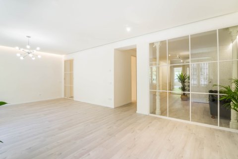 Apartment in Madrid, Spain 2 bedrooms, 130 sq.m. No. 196682