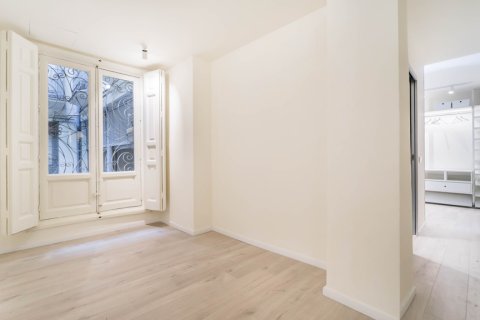 Apartment for rent in Madrid, Spain 2 bedrooms, 130 sq.m. No. 196682 - photo 18