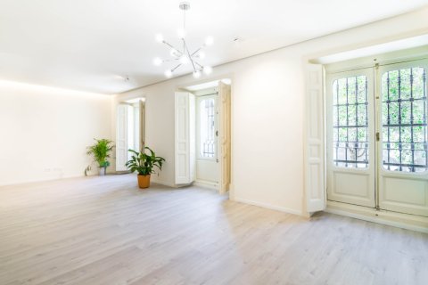 Apartment for rent in Madrid, Spain 2 bedrooms, 130 sq.m. No. 196682 - photo 5
