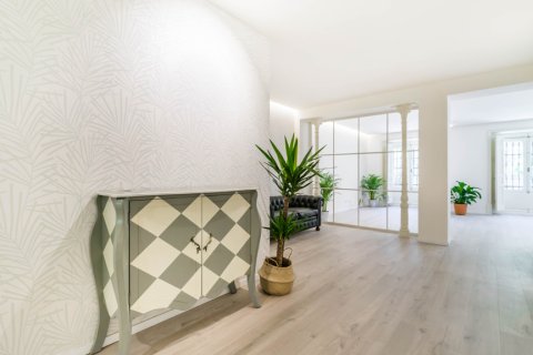 Apartment for rent in Madrid, Spain 2 bedrooms, 130 sq.m. No. 196682 - photo 24