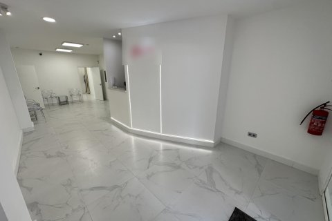 Commercial property à Valencia, Espagne 68 m2 No. 196681