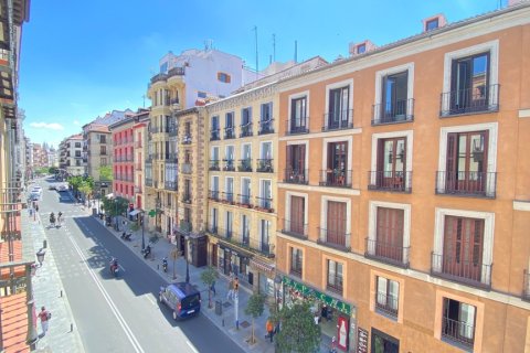 Apartment for rent in Madrid, Spain 1 bedroom, 70 sq.m. No. 196683 - photo 5