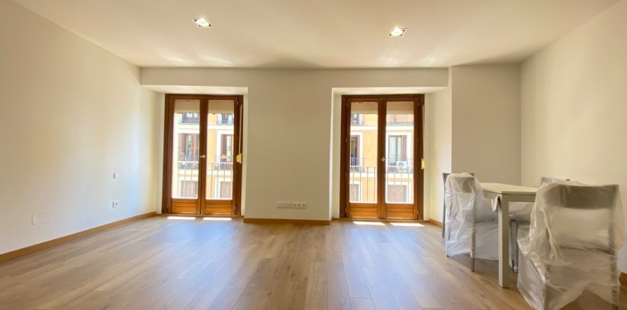 Apartment in Madrid, Spain 1 bedroom, 70 sq.m. No. 196683