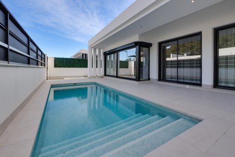 Villa for sale in Pinar De Campoverde, Alicante, Spain 3 bedrooms, 111 sq.m. No. 149616 - photo 3