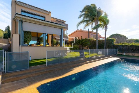 Villa for sale in Sant Vicenc De Montalt, Barcelona, Spain 6 bedrooms, 707 sq.m. No. 150313 - photo 4