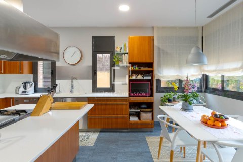 Villa for sale in Sant Vicenc De Montalt, Barcelona, Spain 6 bedrooms, 707 sq.m. No. 150313 - photo 17