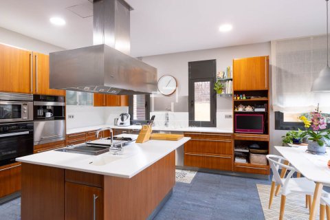 Villa for sale in Sant Vicenc De Montalt, Barcelona, Spain 6 bedrooms, 707 sq.m. No. 150313 - photo 15