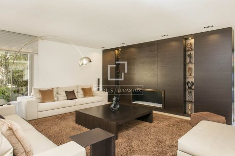 Villa for sale in Barcelona, Spain 7 bedrooms, 900 sq.m. No. 150311 - photo 10