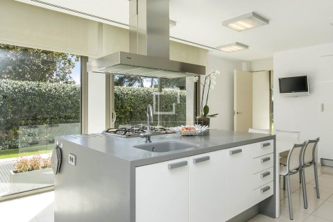 Villa for sale in Barcelona, Spain 7 bedrooms, 900 sq.m. No. 150311 - photo 16
