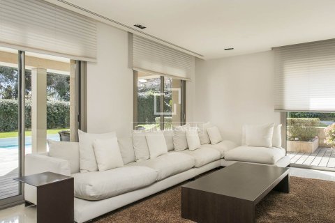 Villa for sale in Barcelona, Spain 7 bedrooms, 900 sq.m. No. 150311 - photo 12