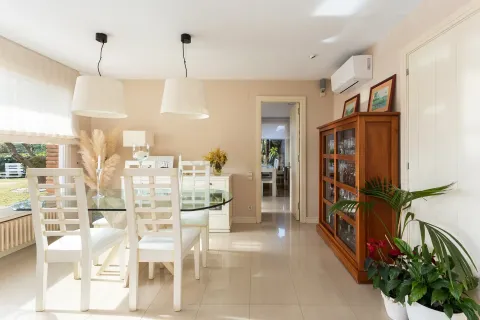 House for sale in Sant Vicenc De Montalt, Barcelona, Spain 4 bedrooms, 229 sq.m. No. 166879 - photo 17