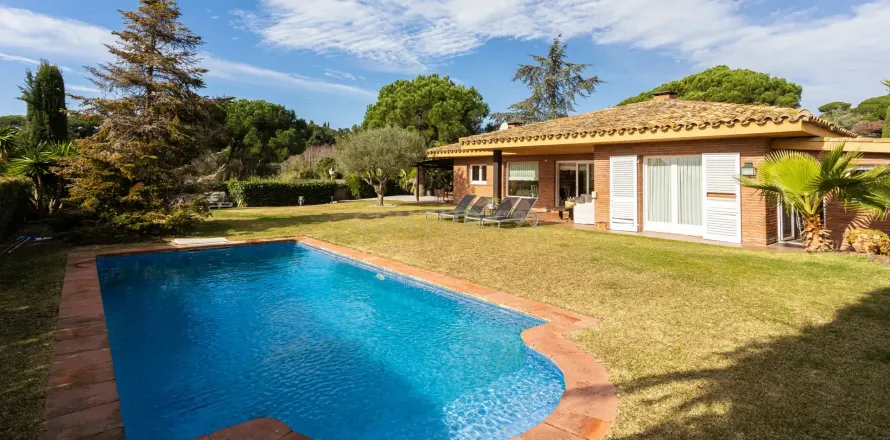 House in Sant Vicenc De Montalt, Barcelona, Spain 4 bedrooms, 229 sq.m. No. 166879