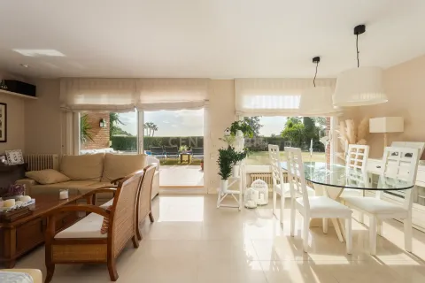 House for sale in Sant Vicenc De Montalt, Barcelona, Spain 4 bedrooms, 229 sq.m. No. 166879 - photo 4