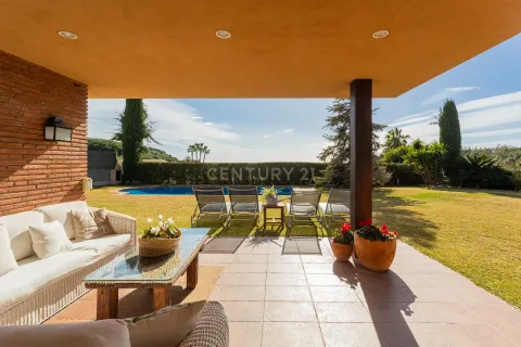 House for sale in Sant Vicenc De Montalt, Barcelona, Spain 4 bedrooms, 229 sq.m. No. 166879 - photo 3