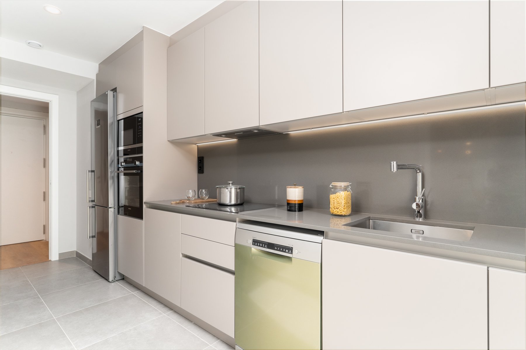 Apartment in Barcelona, Spain 4 bedrooms,  No. 141278