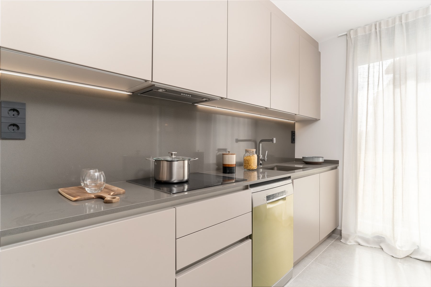 Apartment in Barcelona, Spain 4 bedrooms,  No. 141278
