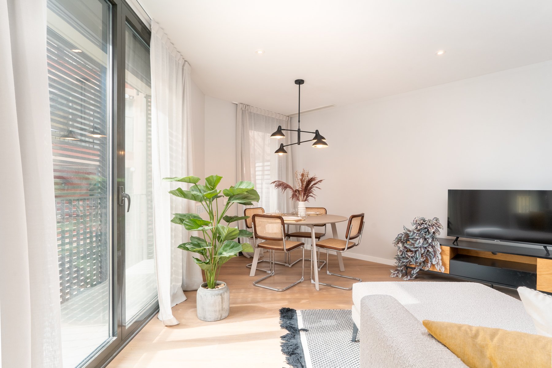 Apartment in Barcelona, Spain 4 bedrooms,  No. 141278