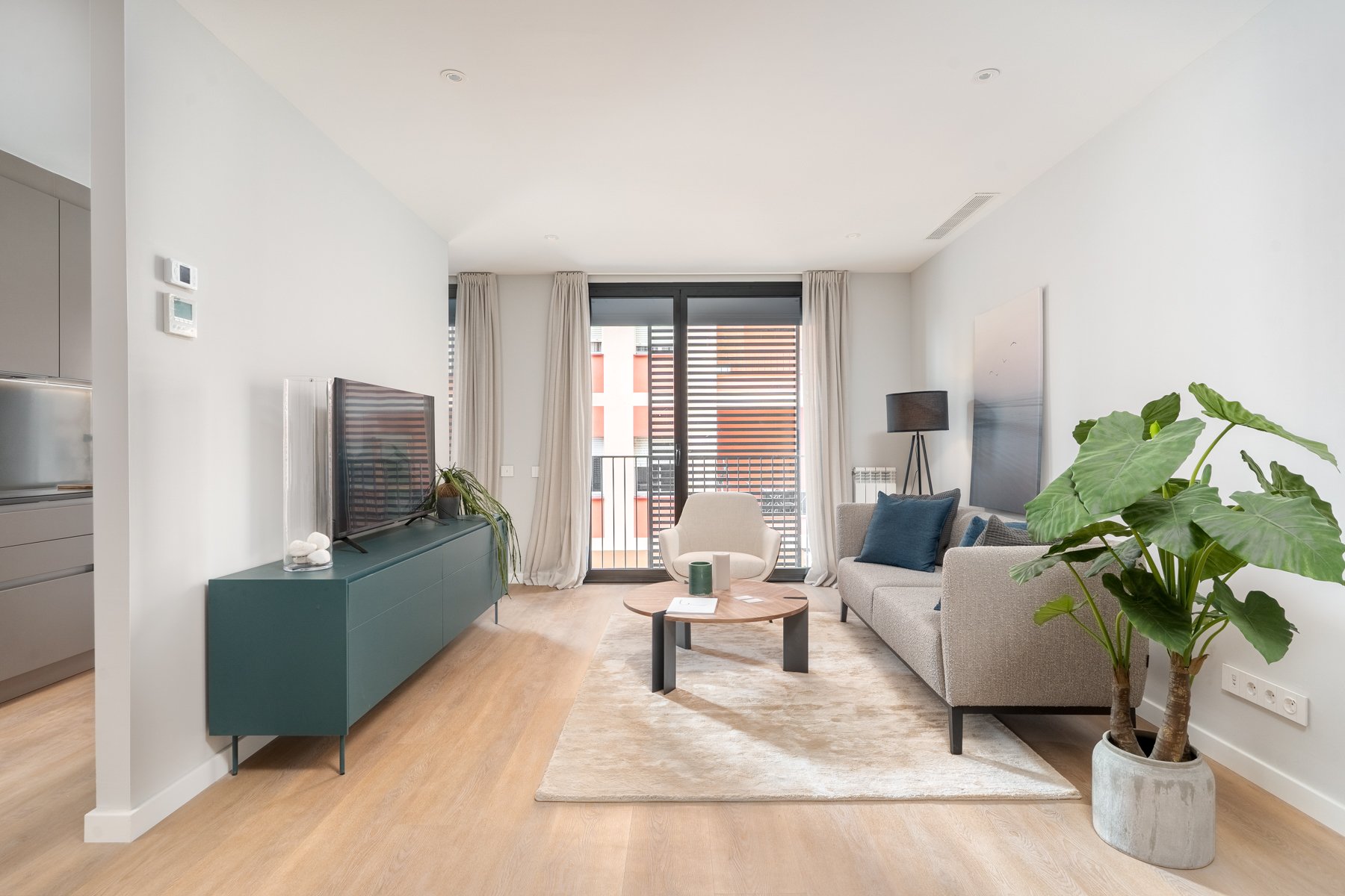 Apartment in Barcelona, Spain 4 bedrooms,  No. 141278