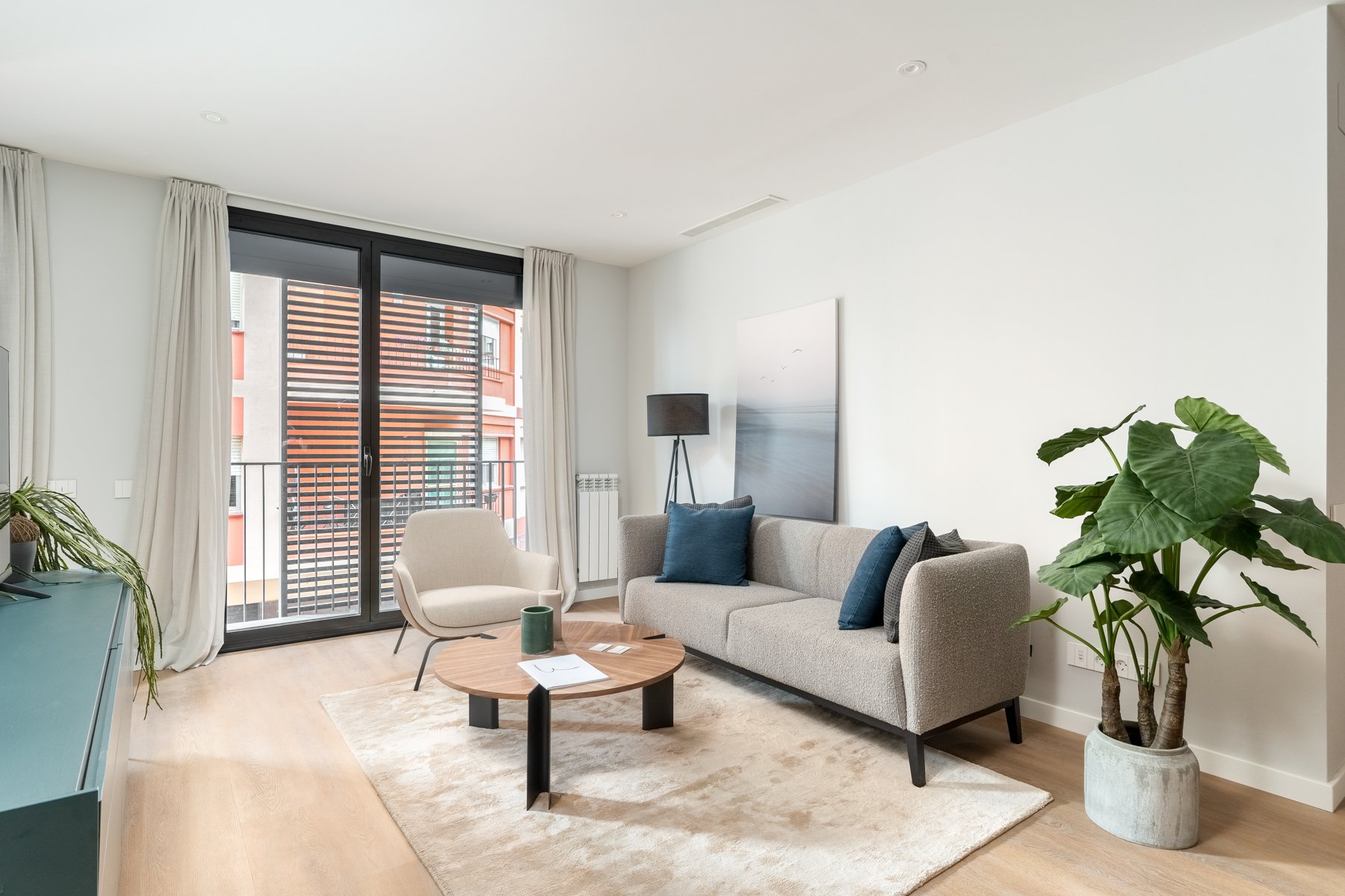 Apartment in Barcelona, Spain 4 bedrooms,  No. 141278