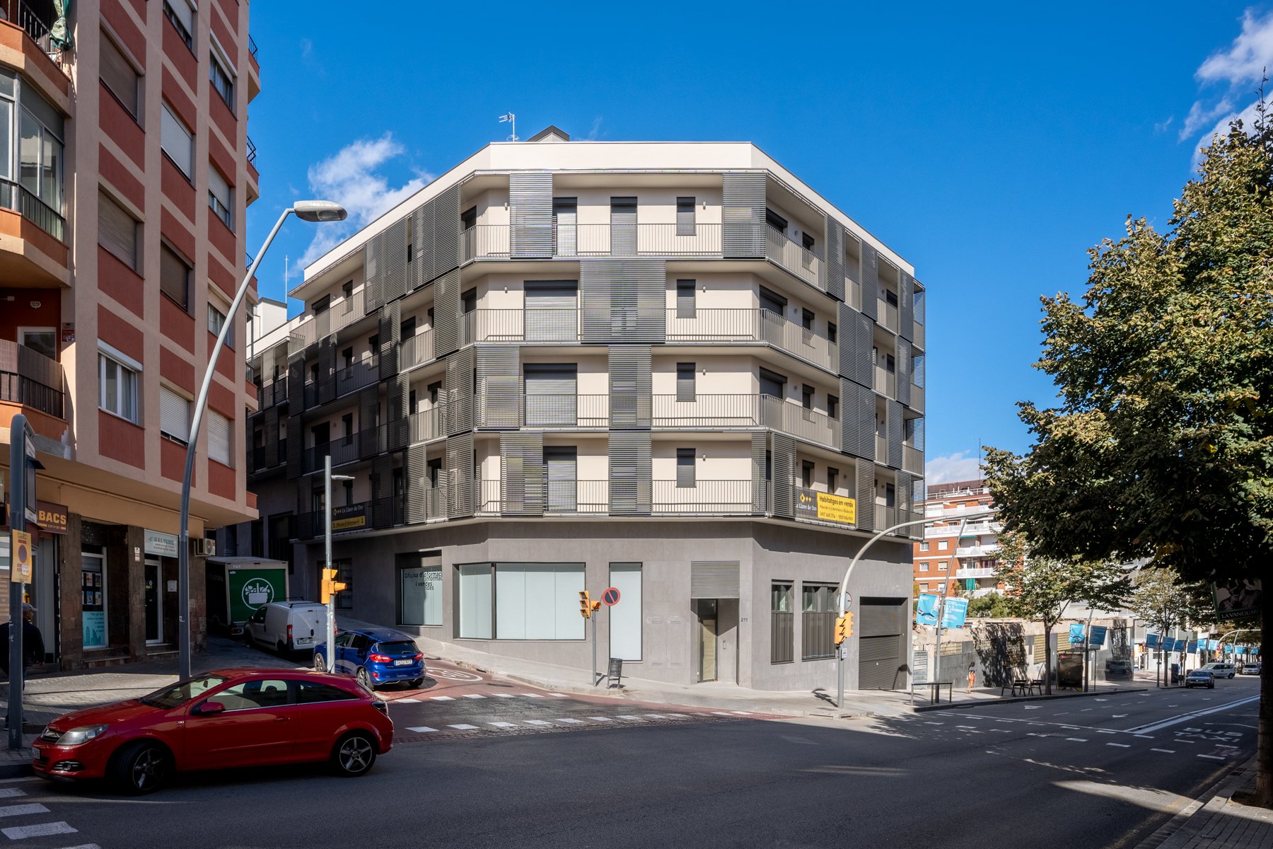 Apartment in Barcelona, Spain 4 bedrooms,  No. 141278