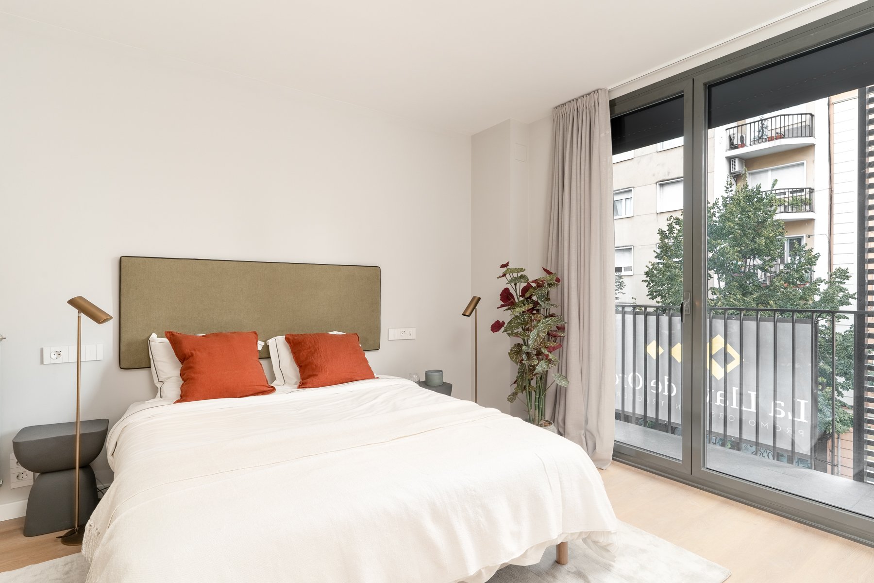 Apartment in Barcelona, Spain 4 bedrooms,  No. 141278