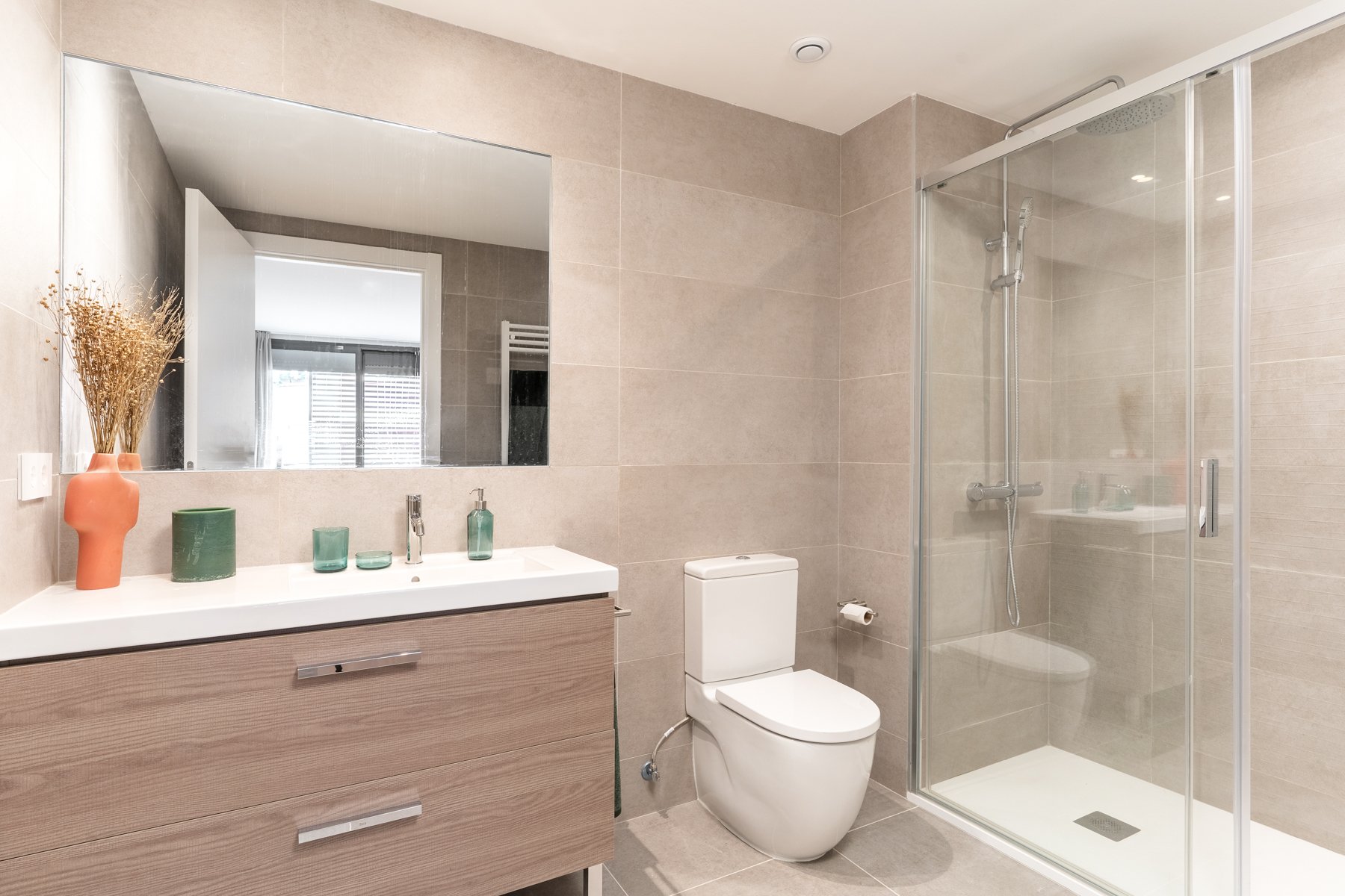 Apartment in Barcelona, Spain 4 bedrooms,  No. 141278