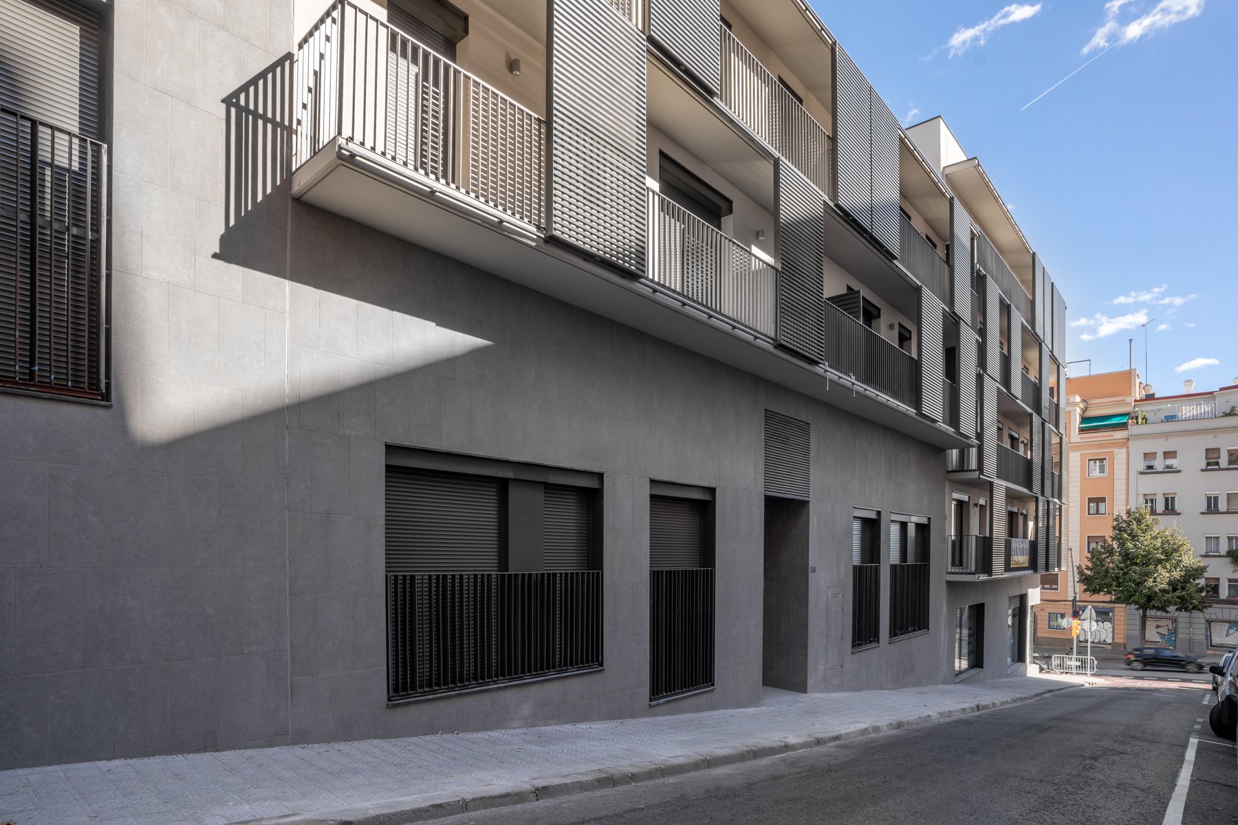 Apartment in Barcelona, Spain 4 bedrooms,  No. 141278