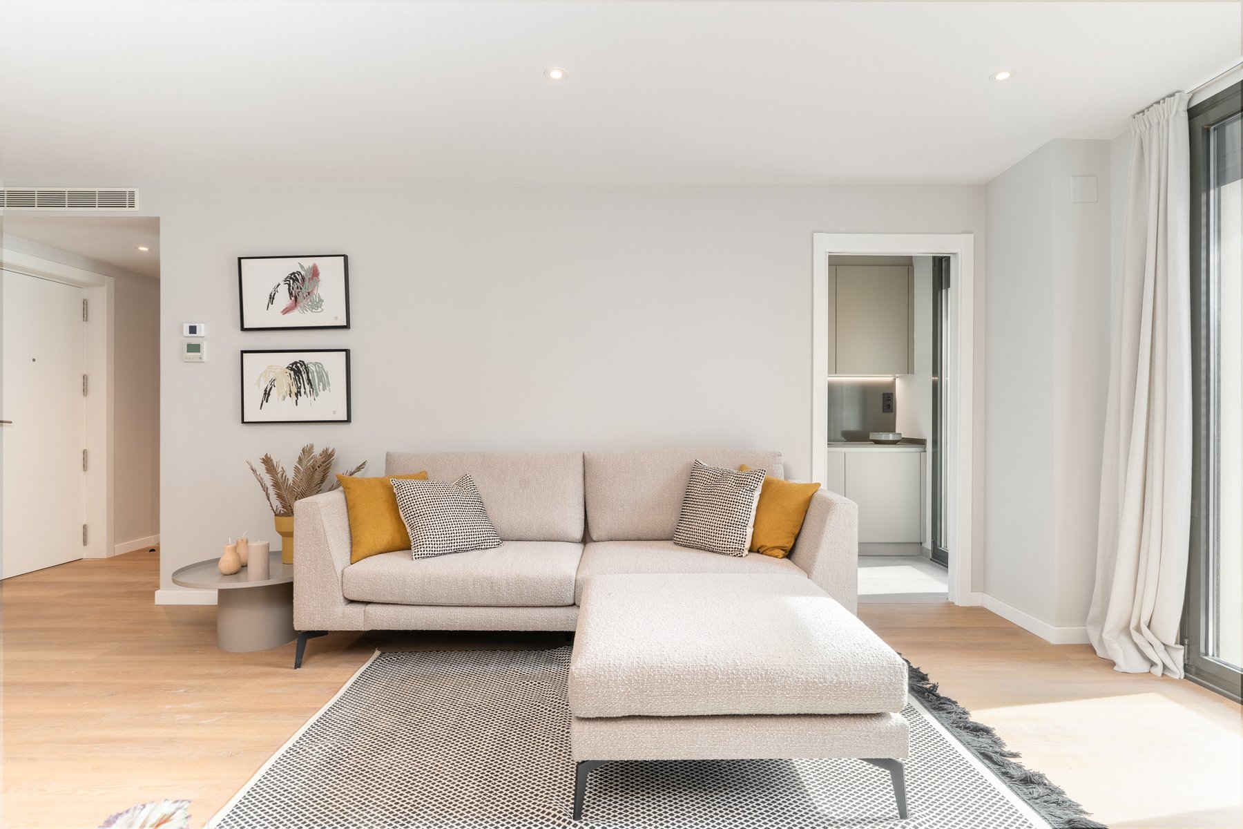 Apartment in Barcelona, Spain 4 bedrooms,  No. 141278