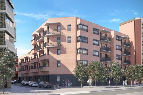 Apartamento en venta en L'Hospitalet de Llobregat, Barcelona, España 4 dormitorios, No. 141277 - foto 1
