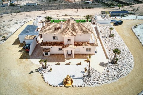 Huvila myytävänä Pinoso, Alicante, Espanja, 4 makuuhuonetta, 253 m2 No. 173854 - kuva 2