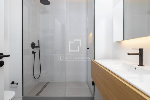 Аренда квартиры в Барселона, Испания 2 спальни, 100м2 №164313 - фото 26