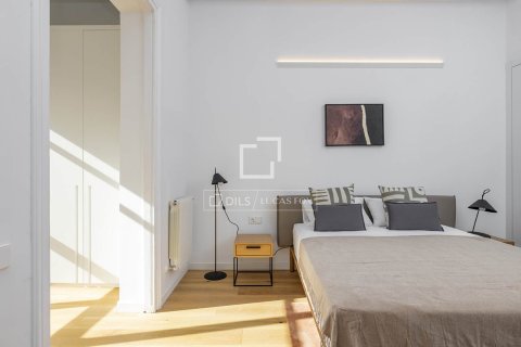 Аренда квартиры в Барселона, Испания 2 спальни, 100м2 №164313 - фото 12