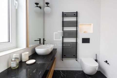 Аренда квартиры в Барселона, Испания 2 спальни, 100м2 №164313 - фото 18