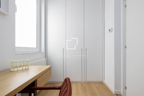 Аренда квартиры в Барселона, Испания 2 спальни, 100м2 №164313 - фото 23