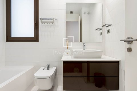 Аренда квартиры в Барселона, Испания 2 спальни, 87м2 №164310 - фото 24