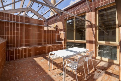 Аренда квартиры в Барселона, Испания 2 спальни, 109м2 №164311 - фото 28