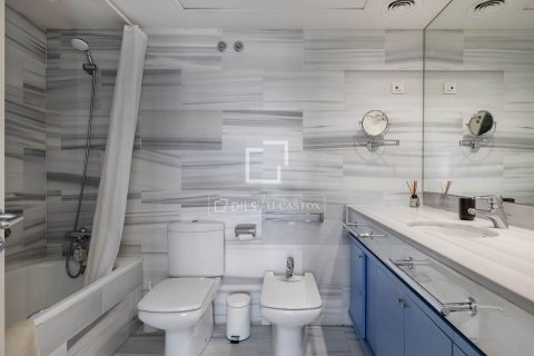 Аренда квартиры в Барселона, Испания 3 спальни, 124м2 №164312 - фото 28