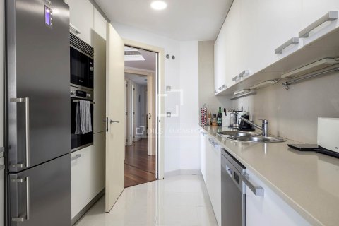 Аренда квартиры в Барселона, Испания 3 спальни, 124м2 №164312 - фото 17