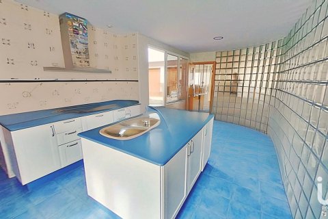 Продажа дома в Сакс, Аликанте, Испания 3 спальни, 253м2 №153795 - фото 2