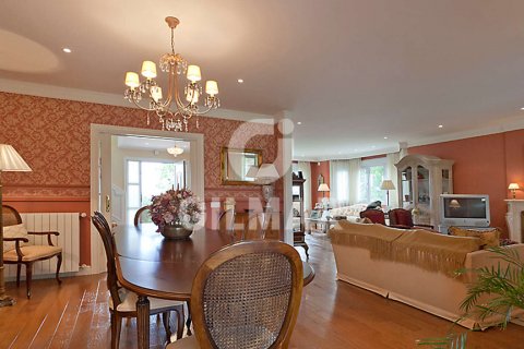Villa for sale Boadilla del Monte, Madrid, Spain 6 bedrooms, 532.54 sq.m. No. 107542 - photo 12