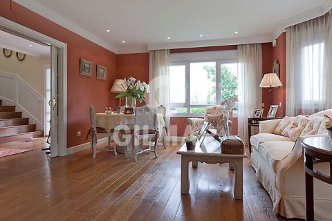 Villa for sale Boadilla del Monte, Madrid, Spain 6 bedrooms, 532.54 sq.m. No. 107542 - photo 9