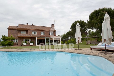 Villa for sale Boadilla del Monte, Madrid, Spain 6 bedrooms, 532.54 sq.m. No. 107542 - photo 1