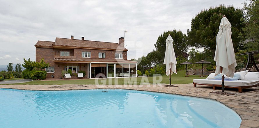 Villa Boadilla del Monte, Madrid, Spain 6 bedrooms, 532.54 sq.m. No. 107542