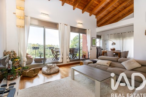 Radhus i Sant Cugat Del Valles, Barcelona, Spanien 4 sovrum, 274 kvm. Nr. 172405