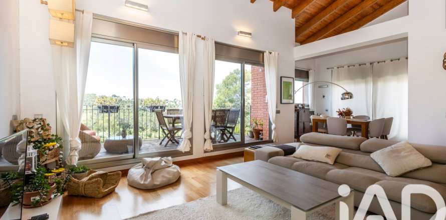 Radhus i Sant Cugat Del Valles, Barcelona, Spanien 4 sovrum, 274 kvm. Nr. 172405