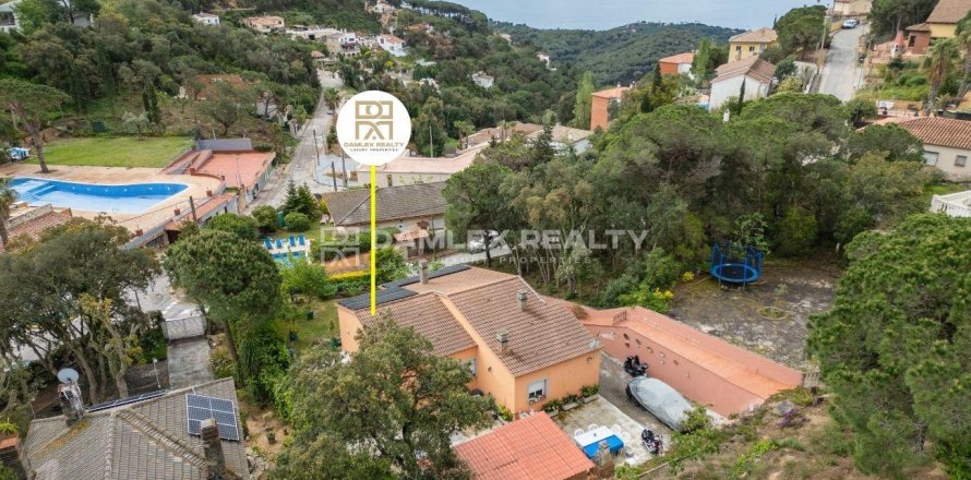 Villa à Lloret de Mar, Girona, Espagne 3 chambres, 115 m2 No. 177260