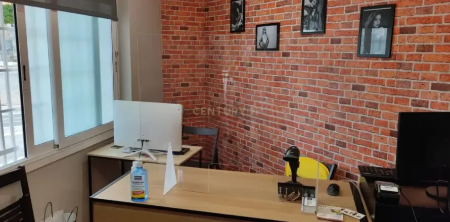 Retail store in Terrassa, Barcelona, Spain 1 bedroom, 62 sq.m. No. 186300